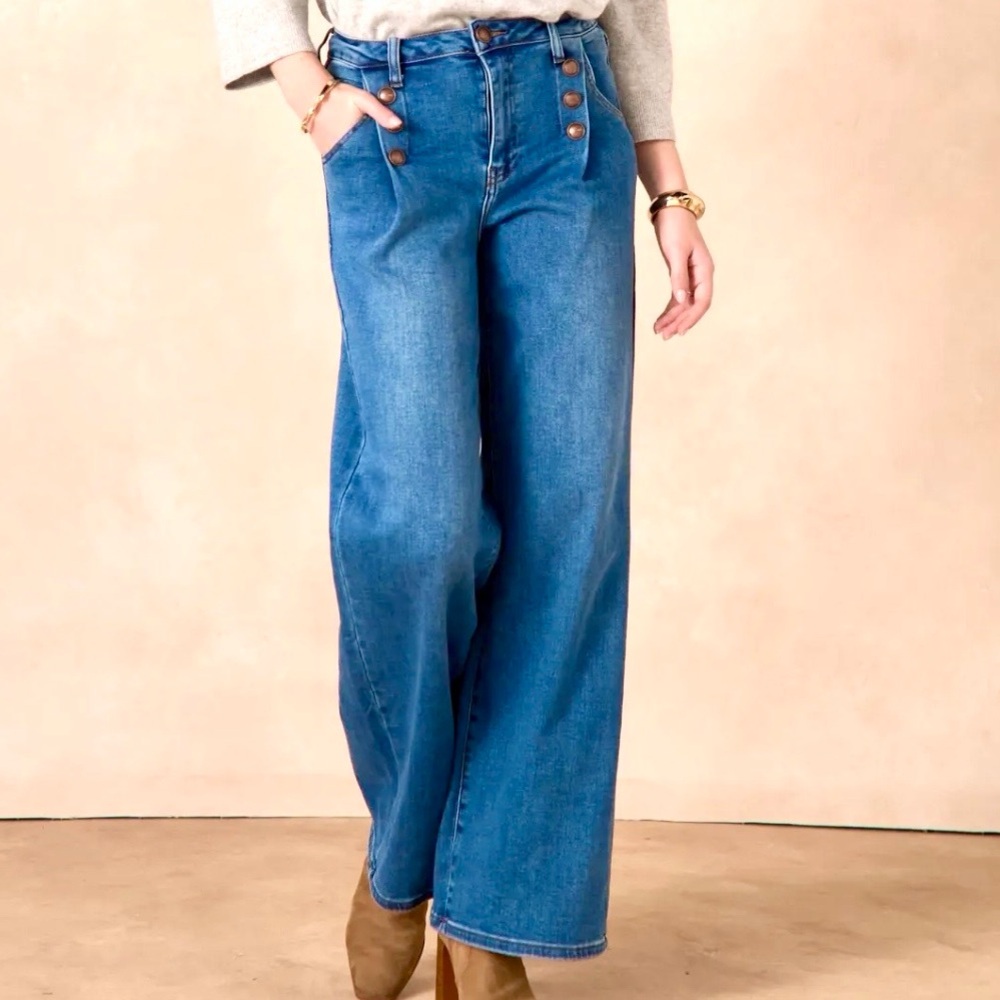 FROM PARIS FRANCE 🇫🇷 Women's Blue Wide-Leg Jeans With Buttons Details